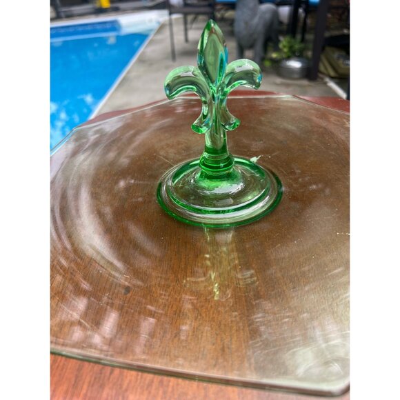 Vintage Uranium Glass Octagonal Serving Tray With Fleur-De-Lis Handle - Picture 6 of 6